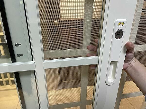 桃園氣密窗推薦｜家的安全守衛，鋁門窗防盜門第一品牌：金美滿氣密窗工廠走訪，台灣師傅手工製造，10年品質保證｜景觀窗、隔音門、防火門、防爆門