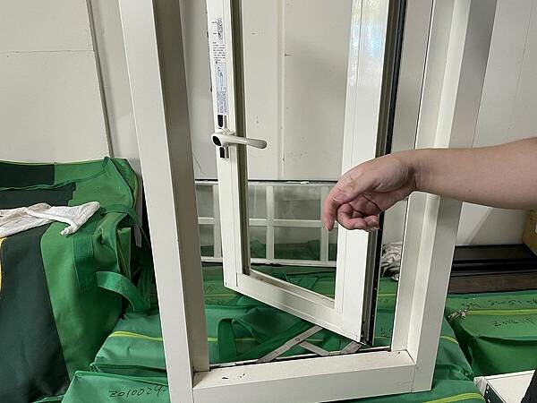 桃園氣密窗推薦｜家的安全守衛，鋁門窗防盜門第一品牌：金美滿氣密窗工廠走訪，台灣師傅手工製造，10年品質保證｜景觀窗、隔音門、防火門、防爆門