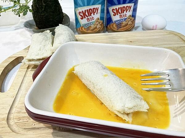 宅配美食開箱%26;食譜分享│花生香蕉法式吐司捲:吉比花生醬,早餐、下午茶美食神隊友,每一口都是濃郁的童年經典味道|吉比顆粒花生醬、吉比柔滑花生醬|不含固醇、低飽和脂肪、高飽足 宅配美食開箱%26;食譜分享│花生香蕉法式吐司捲:吉比花生醬,早餐、下午茶美食神隊友,每一口都是濃郁的童年經典味道|吉比顆粒花生醬、吉比柔滑花生醬|不含固醇、低飽和脂肪、高飽足