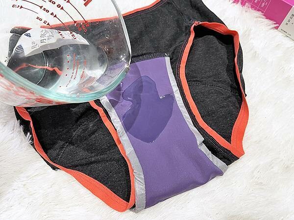 環保經期用品 簡約款月亮褲開箱│三片日用衛生棉吸收力，直接吸收經血的內褲│輕薄舒爽、吸濕排汗的吸血內褲品牌│望月女子谷慕慕