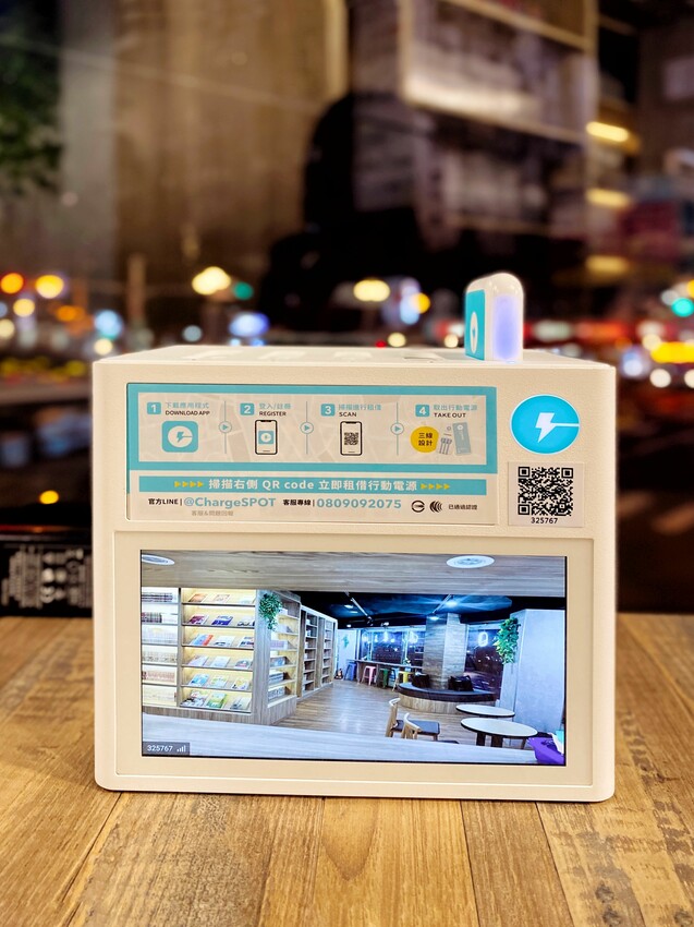 [台中中區] 快樂鳥窩漫旅空間｜看漫畫、追劇休閒好去處｜獨立式套間設計｜多款動漫主題可選｜背包客短期住宿｜飲料無限暢飲｜內附價目表 - 萍姐愛分享