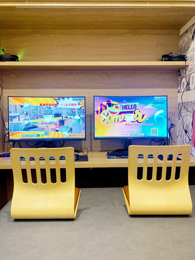 [台中中區] 快樂鳥窩漫旅空間｜看漫畫、追劇休閒好去處｜獨立式套間設計｜多款動漫主題可選｜背包客短期住宿｜飲料無限暢飲｜內附價目表 - 萍姐愛分享