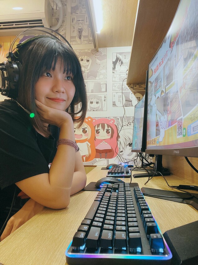 [台中中區] 快樂鳥窩漫旅空間｜看漫畫、追劇休閒好去處｜獨立式套間設計｜多款動漫主題可選｜背包客短期住宿｜飲料無限暢飲｜內附價目表 - 萍姐愛分享