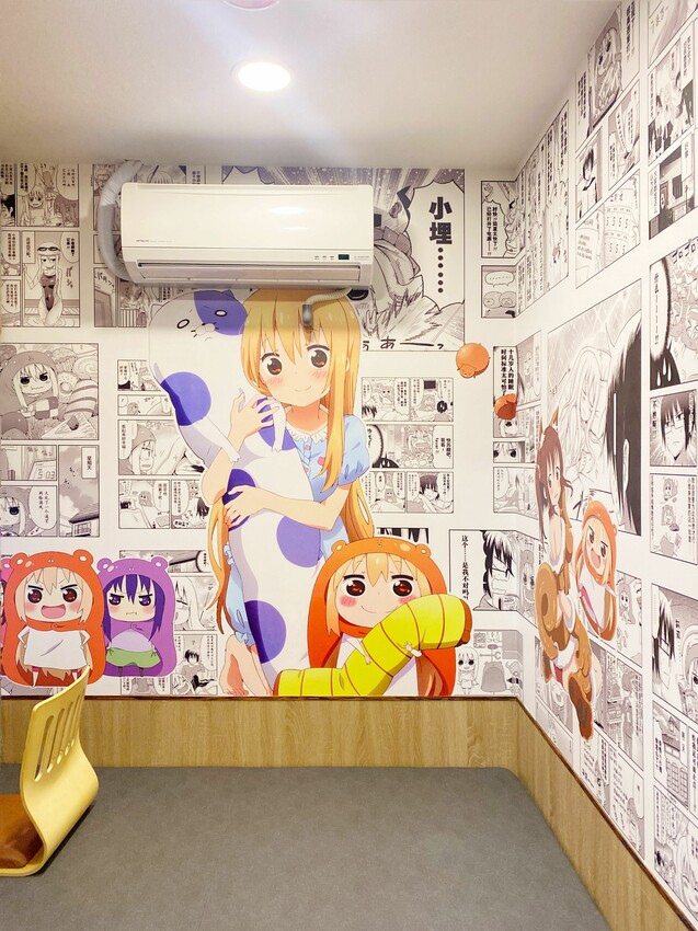 [台中中區] 快樂鳥窩漫旅空間｜看漫畫、追劇休閒好去處｜獨立式套間設計｜多款動漫主題可選｜背包客短期住宿｜飲料無限暢飲｜內附價目表 - 萍姐愛分享