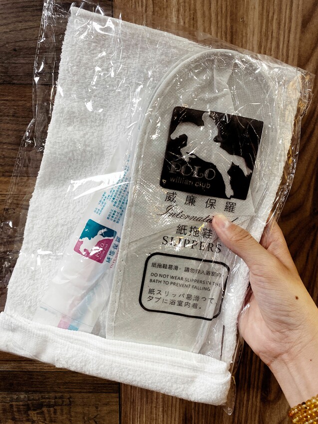 [台中中區] 快樂鳥窩漫旅空間｜看漫畫、追劇休閒好去處｜獨立式套間設計｜多款動漫主題可選｜背包客短期住宿｜飲料無限暢飲｜內附價目表 - 萍姐愛分享