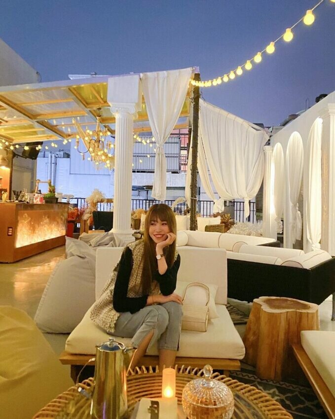 高雄酒吧推薦|#7 沾 먹고 마시고,沾的調酒自然也是韓系路線,炸彈酒、燒酒可樂、燒啤組合,韓劇裡主角聚會必喝的組合這裡都有,店家還會拿出韓國常完的酒桌遊戲,讓客人體驗道地的韓國喝酒文化。