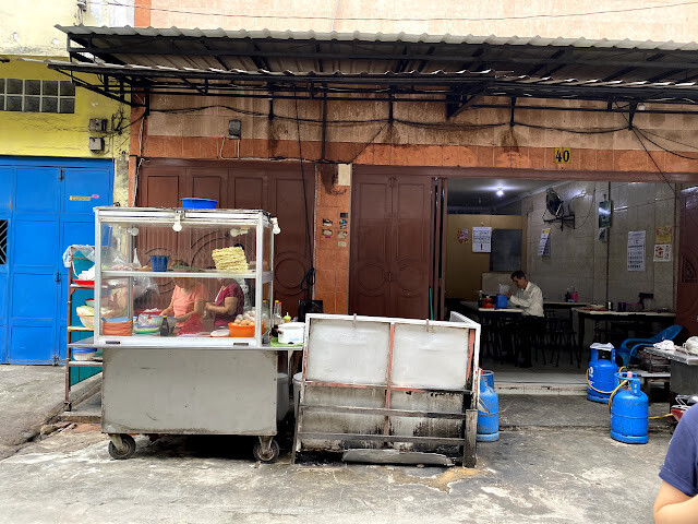 印尼棉蘭遊-棉蘭唐人街的中心雲吞麵 Mie Tiong Sim，印尼式的雲吞麵有何不同呢？