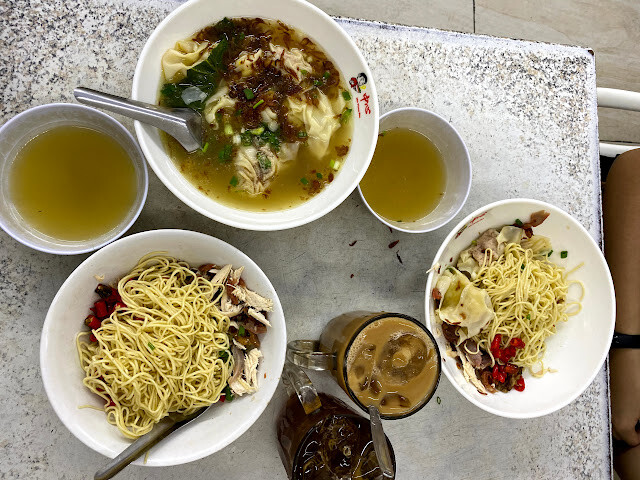 印尼棉蘭遊-棉蘭唐人街的中心雲吞麵 Mie Tiong Sim，印尼式的雲吞麵有何不同呢？