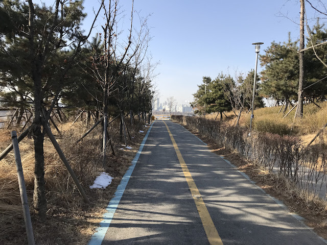 韓國首爾行-漢江公園(望遠段)、首爾艦公園及冰封的漢江