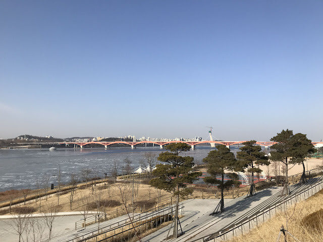 韓國首爾行-漢江公園(望遠段)、首爾艦公園及冰封的漢江