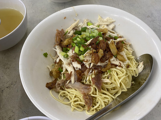 印尼棉蘭遊-棉蘭唐人街的中心雲吞麵 Mie Tiong Sim，印尼式的雲吞麵有何不同呢？