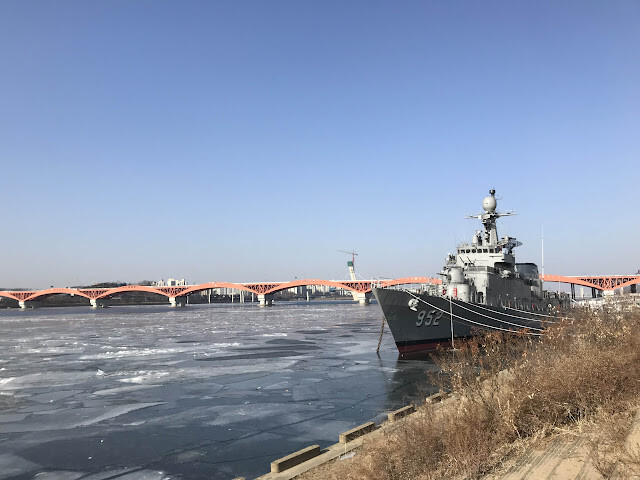 韓國首爾行-漢江公園(望遠段)、首爾艦公園及冰封的漢江