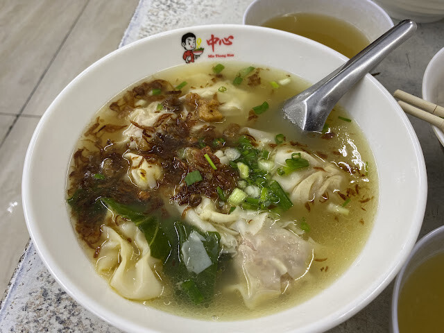 印尼棉蘭遊-棉蘭唐人街的中心雲吞麵 Mie Tiong Sim，印尼式的雲吞麵有何不同呢？