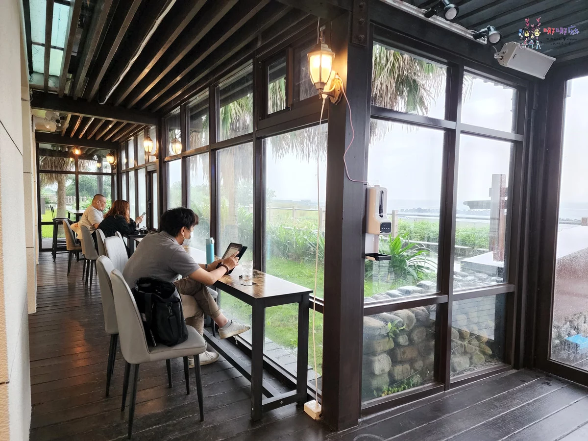 賞鯨了啦！看完海豚和牛奶海，再到漁港體驗DIY海鮮料理