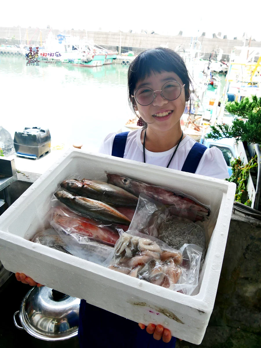 賞鯨了啦！看完海豚和牛奶海，再到漁港體驗DIY海鮮料理