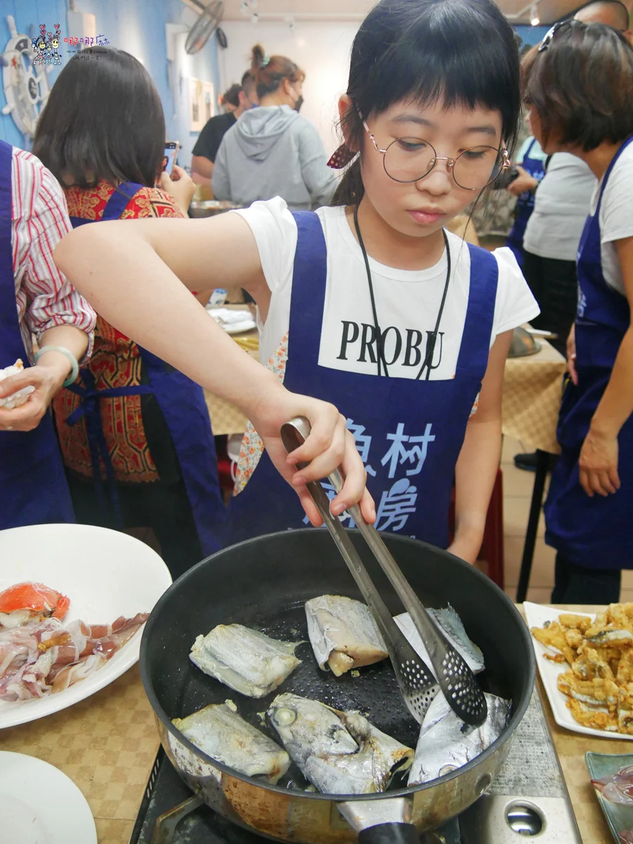 賞鯨了啦！看完海豚和牛奶海，再到漁港體驗DIY海鮮料理