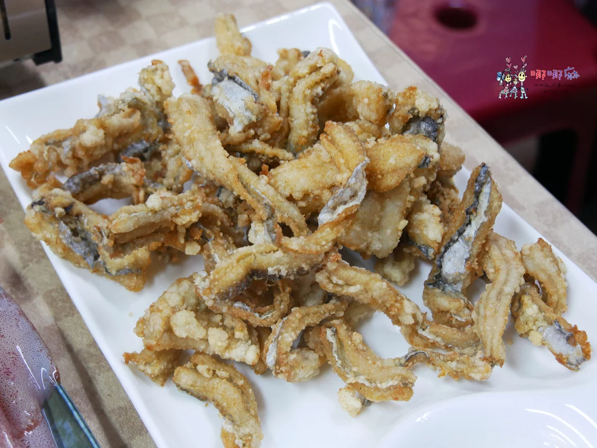 賞鯨了啦！看完海豚和牛奶海，再到漁港體驗DIY海鮮料理