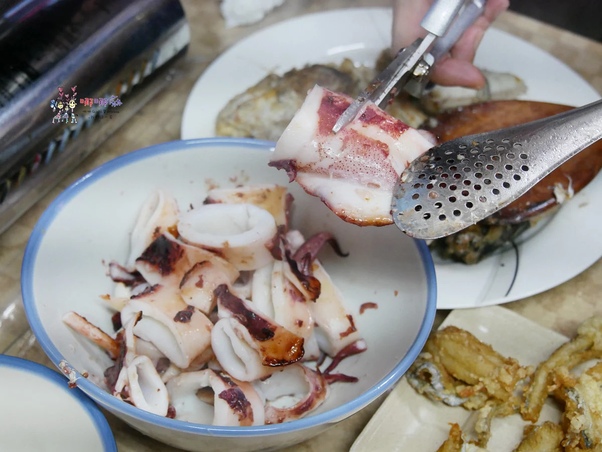 賞鯨了啦！看完海豚和牛奶海，再到漁港體驗DIY海鮮料理