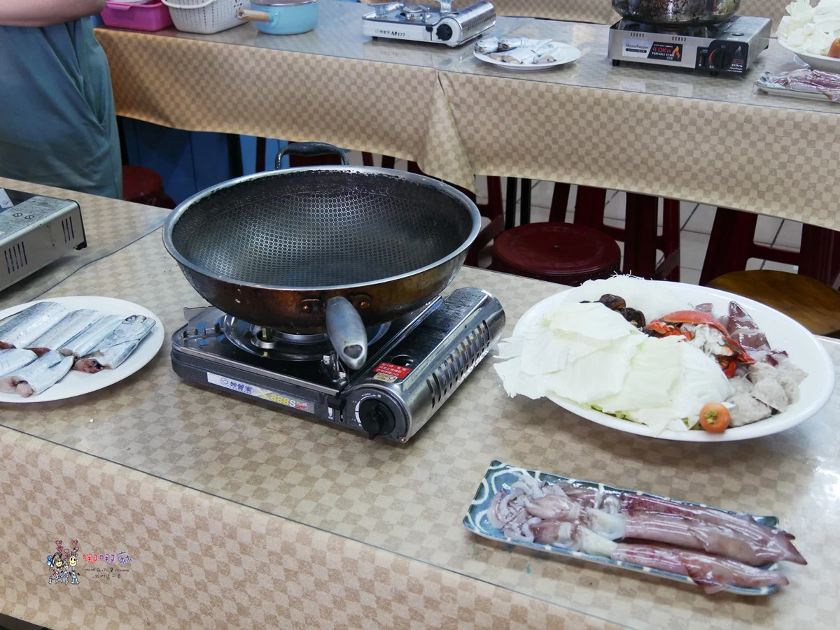 賞鯨了啦！看完海豚和牛奶海，再到漁港體驗DIY海鮮料理