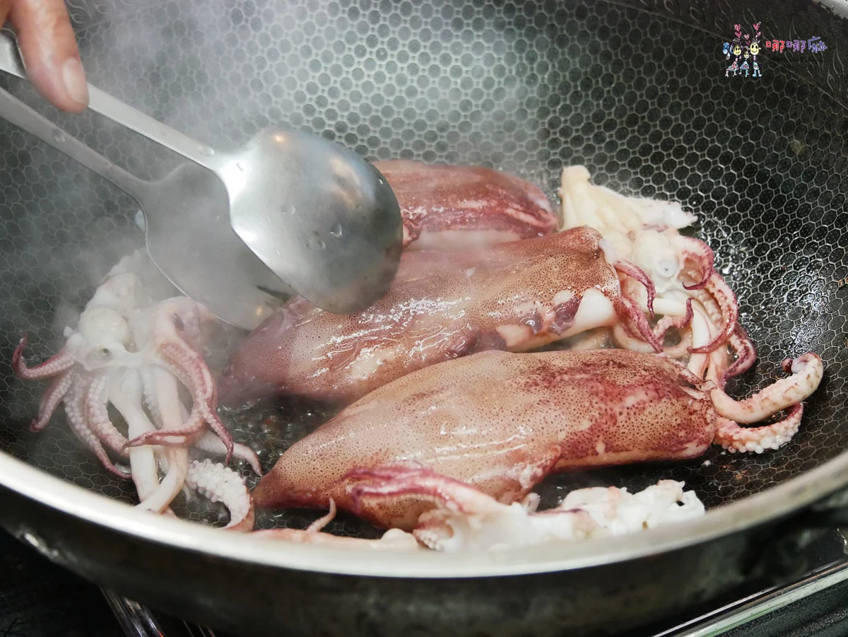 賞鯨了啦！看完海豚和牛奶海，再到漁港體驗DIY海鮮料理