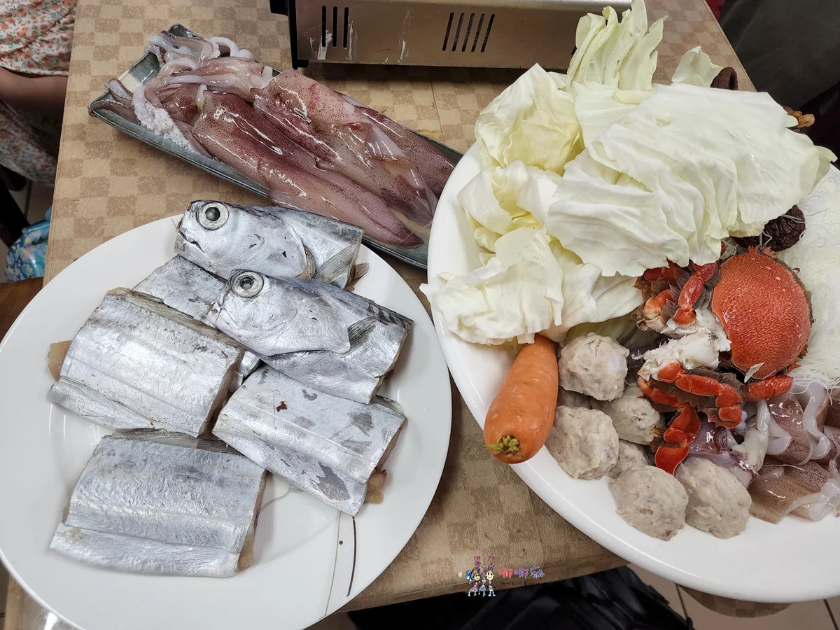 賞鯨了啦！看完海豚和牛奶海，再到漁港體驗DIY海鮮料理