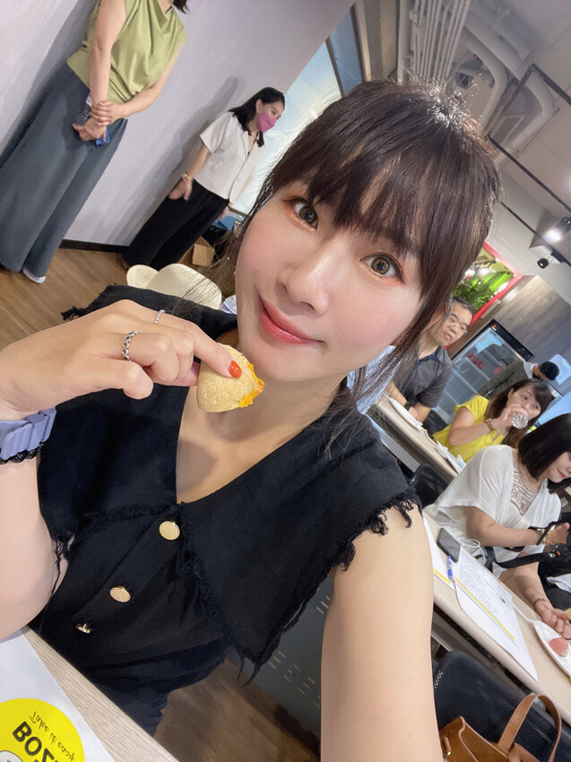 BOZZ包仔仔 | 這一顆麵包「係冰ㄟ 」!! 凍齡麵包退冰即食 懶人族也可以吃到QQ的麵包。宅配美食推薦