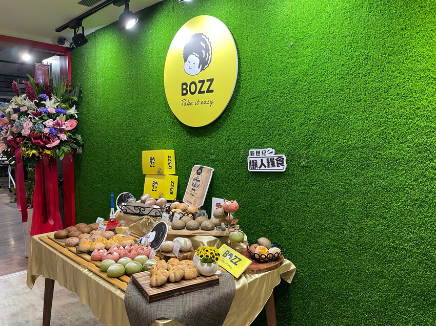 BOZZ包仔仔 | 這一顆麵包「係冰ㄟ 」!! 凍齡麵包退冰即食 懶人族也可以吃到QQ的麵包。宅配美食推薦