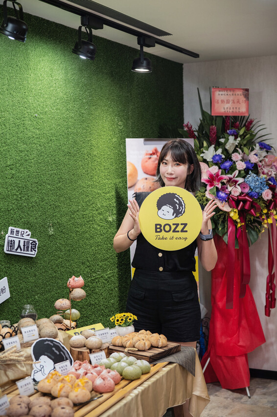 BOZZ包仔仔 | 這一顆麵包「係冰ㄟ 」!! 凍齡麵包退冰即食 懶人族也可以吃到QQ的麵包。宅配美食推薦