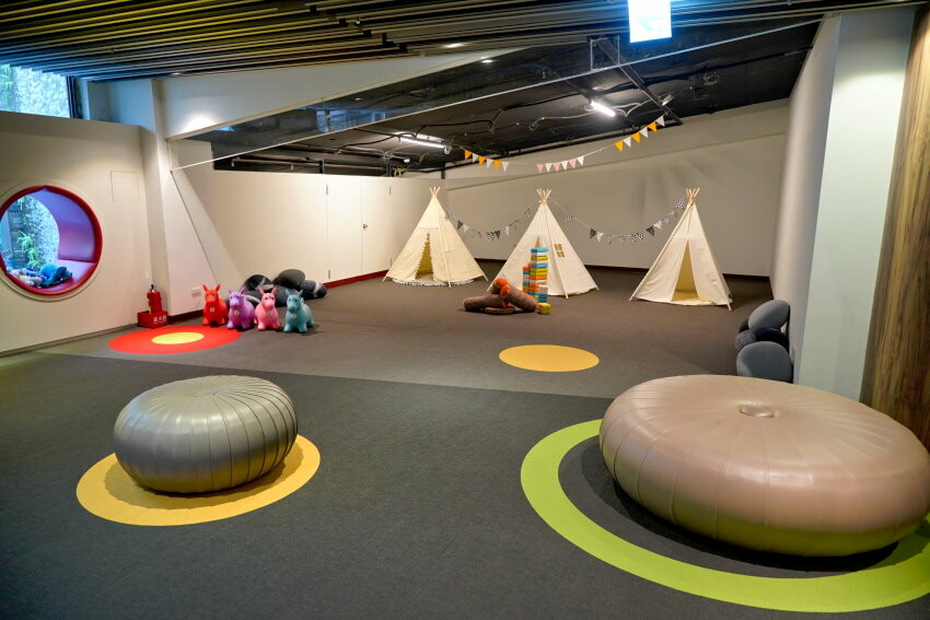 【墾丁住宿】墾丁怡灣渡假酒店．遊戲室+旋轉滑梯+親子主題房+戲水池!