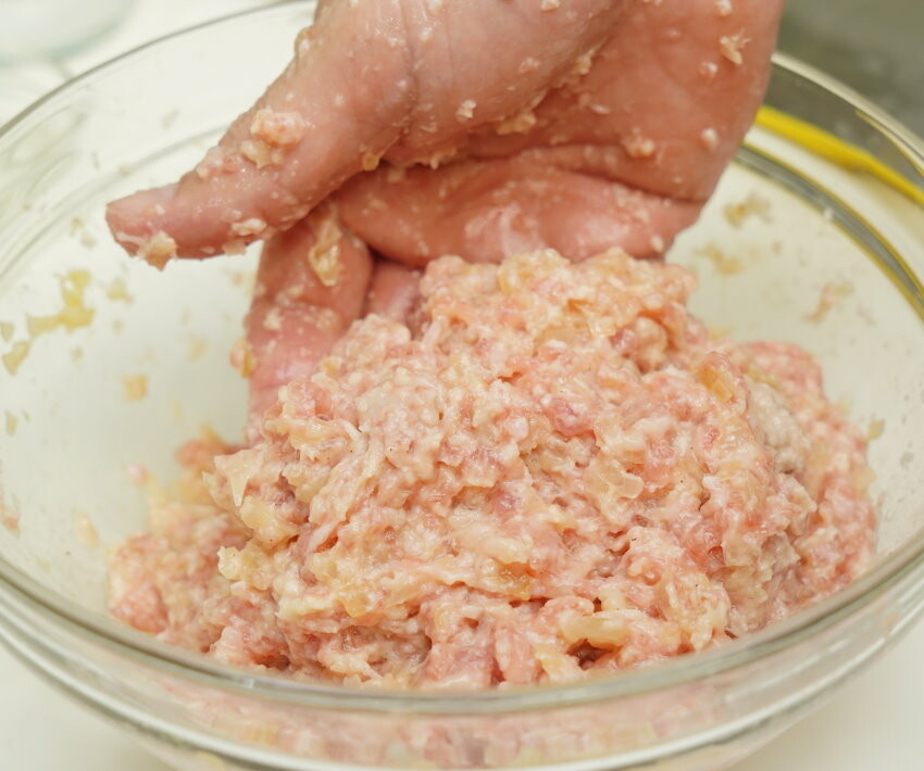 【食譜】日式漢堡排做法.爆汁美味、方便保存的白飯殺手!