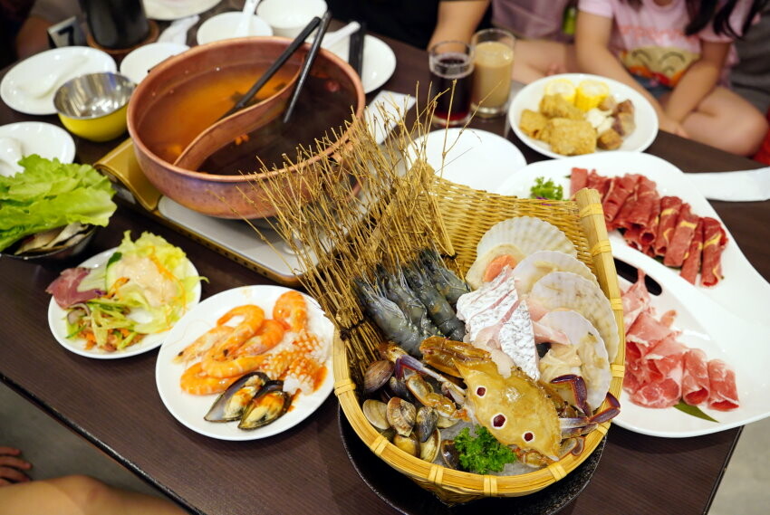 【墾丁住宿】墾丁怡灣渡假酒店．遊戲室+旋轉滑梯+親子主題房+戲水池!