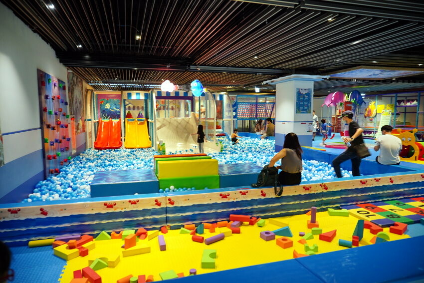 【墾丁住宿】墾丁怡灣渡假酒店．遊戲室+旋轉滑梯+親子主題房+戲水池!