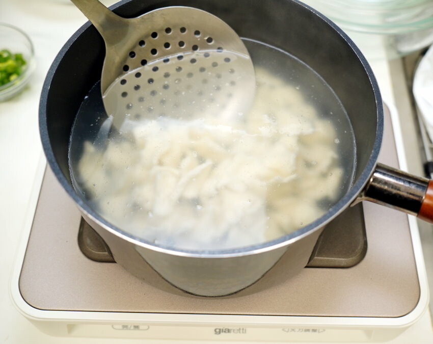 【食譜】麵疙瘩做法+茄汁鯖魚罐頭麵.一鍋到底、快速方便的美味!