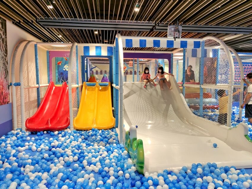 【墾丁住宿】墾丁怡灣渡假酒店．遊戲室+旋轉滑梯+親子主題房+戲水池!