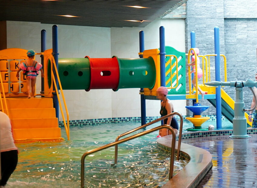 【墾丁住宿】墾丁怡灣渡假酒店．遊戲室+旋轉滑梯+親子主題房+戲水池!