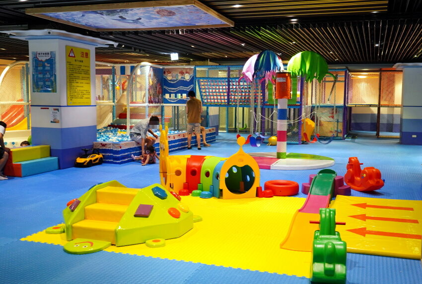 【墾丁住宿】墾丁怡灣渡假酒店．遊戲室+旋轉滑梯+親子主題房+戲水池!