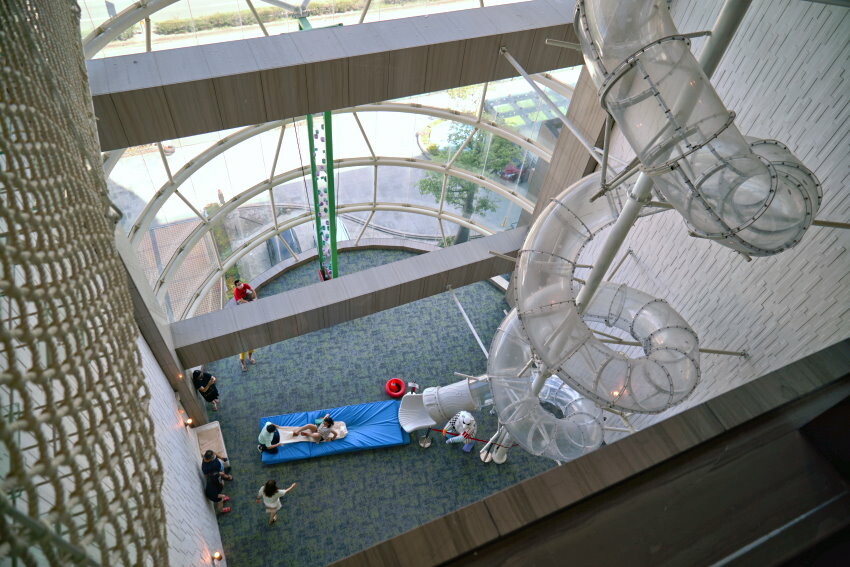 【墾丁住宿】墾丁怡灣渡假酒店．遊戲室+旋轉滑梯+親子主題房+戲水池!