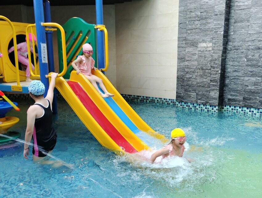 【墾丁住宿】墾丁怡灣渡假酒店．遊戲室+旋轉滑梯+親子主題房+戲水池!