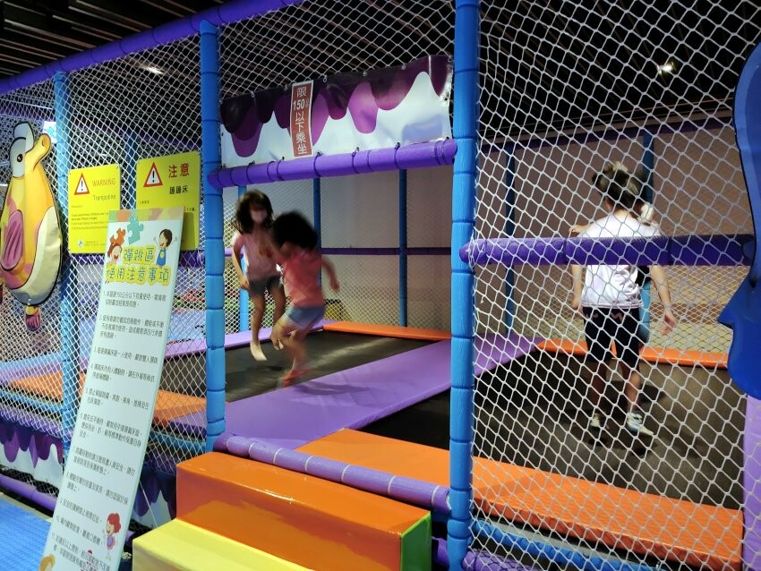 【墾丁住宿】墾丁怡灣渡假酒店．遊戲室+旋轉滑梯+親子主題房+戲水池!