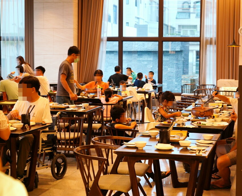 【墾丁住宿】墾丁怡灣渡假酒店．遊戲室+旋轉滑梯+親子主題房+戲水池!