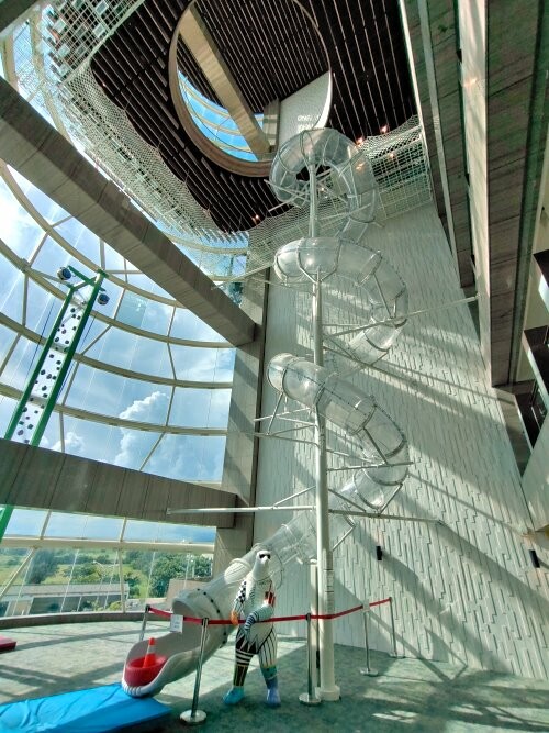 【墾丁住宿】墾丁怡灣渡假酒店．遊戲室+旋轉滑梯+親子主題房+戲水池!