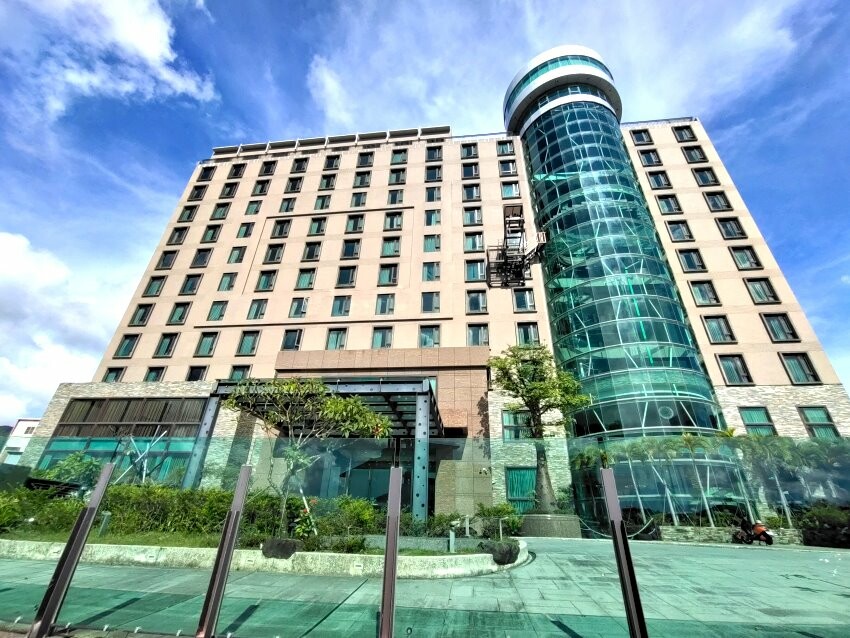 【墾丁住宿】墾丁怡灣渡假酒店．遊戲室+旋轉滑梯+親子主題房+戲水池!