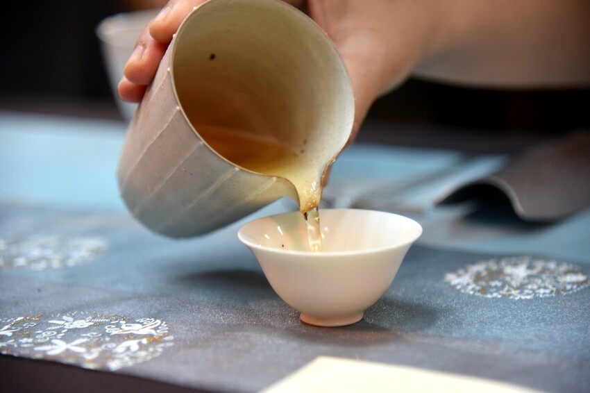 台中梧棲區|台中港舶來品商圈 祥興普洱茶莊 深藏著舶來品商圈舊回憶光景 戶外茶席饗宴 切磋茶藝擁抱老故事|西莉亞玩樂人生 22.JPG