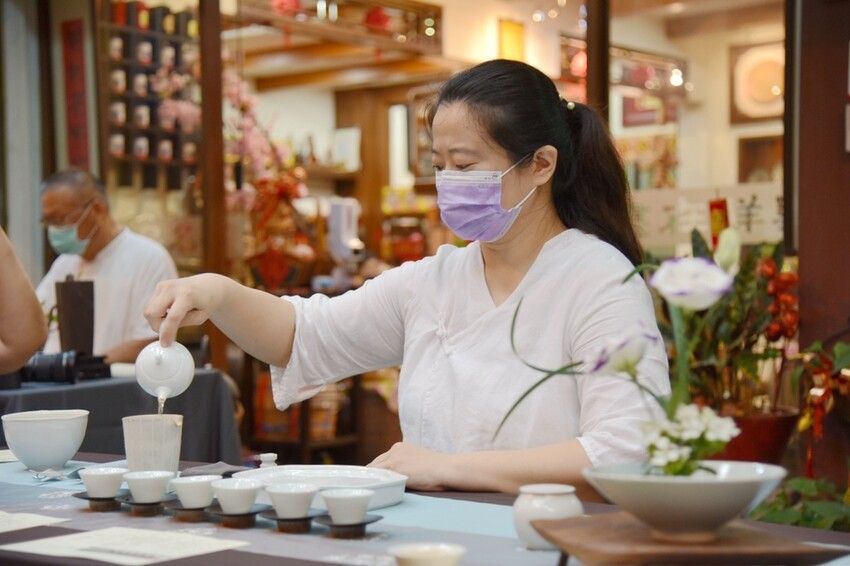 台中梧棲區|台中港舶來品商圈 祥興普洱茶莊 深藏著舶來品商圈舊回憶光景 戶外茶席饗宴 切磋茶藝擁抱老故事|西莉亞玩樂人生 14.JPG
