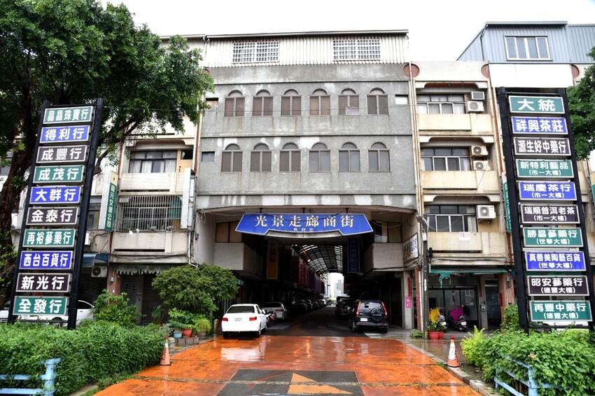 台中梧棲區|台中港舶來品商圈 祥興普洱茶莊 深藏著舶來品商圈舊回憶光景 戶外茶席饗宴 切磋茶藝擁抱老故事|西莉亞玩樂人生 02.JPG