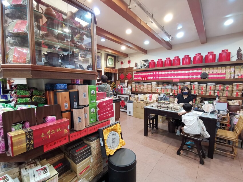 台中梧棲區|台中港舶來品商圈 祥興普洱茶莊 深藏著舶來品商圈舊回憶光景 戶外茶席饗宴 切磋茶藝擁抱老故事|西莉亞玩樂人生 29.jpg