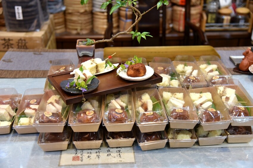 台中梧棲區|台中港舶來品商圈 祥興普洱茶莊 深藏著舶來品商圈舊回憶光景 戶外茶席饗宴 切磋茶藝擁抱老故事|西莉亞玩樂人生 11-1.JPG