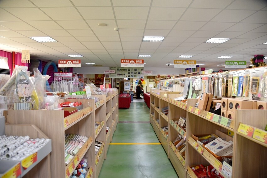 彰化鹿港鎮|緞帶王觀光工廠 亞洲首座緞帶博物館 7月16日盛大開園 免費入園參觀 免費緞帶DIY體驗 網美IG必拍景點 |西莉亞玩樂人生 44.JPG