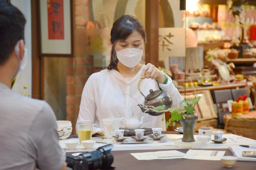 台中梧棲區|台中港舶來品商圈 祥興普洱茶莊 深藏著舶來品商圈舊回憶光景 戶外茶席饗宴 切磋茶藝擁抱老故事|西莉亞玩樂人生 23.JPG