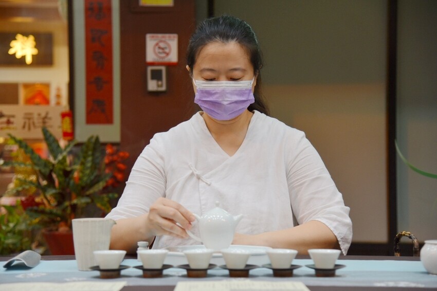 台中梧棲區|台中港舶來品商圈 祥興普洱茶莊 深藏著舶來品商圈舊回憶光景 戶外茶席饗宴 切磋茶藝擁抱老故事|西莉亞玩樂人生 16.JPG